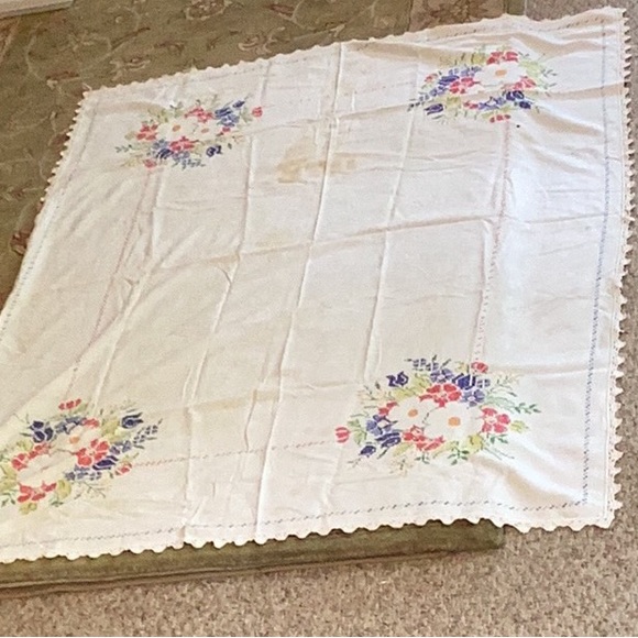 ⚜️ Hand Embroidered & Crocheted CROSS STITCH FLORAL TABLECLOTH VINTAGE RECTANGLE - Picture 6 of 15